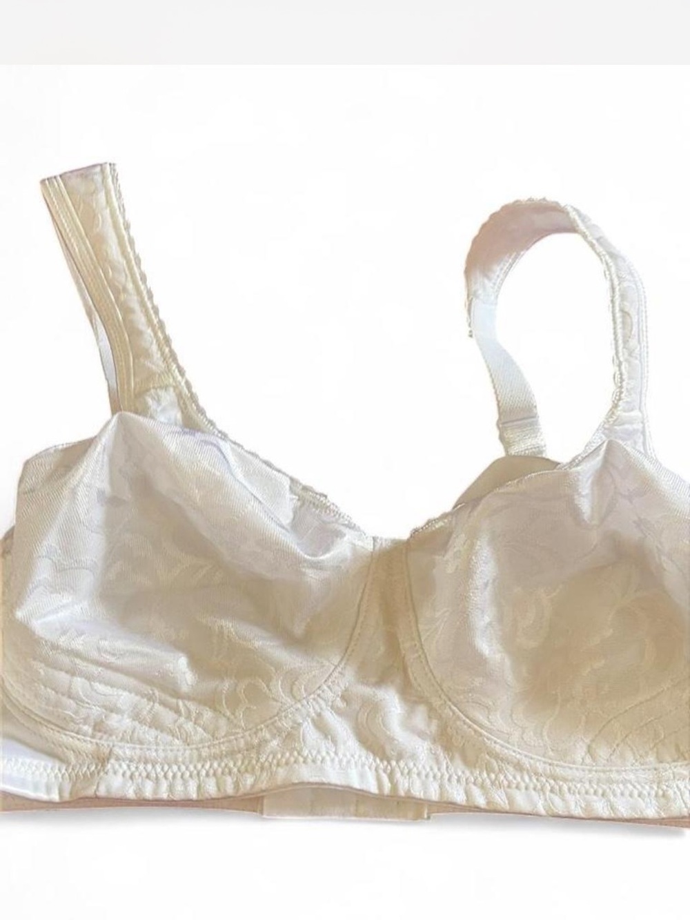 Playtex White Full-Coverage Jacquard Bra
